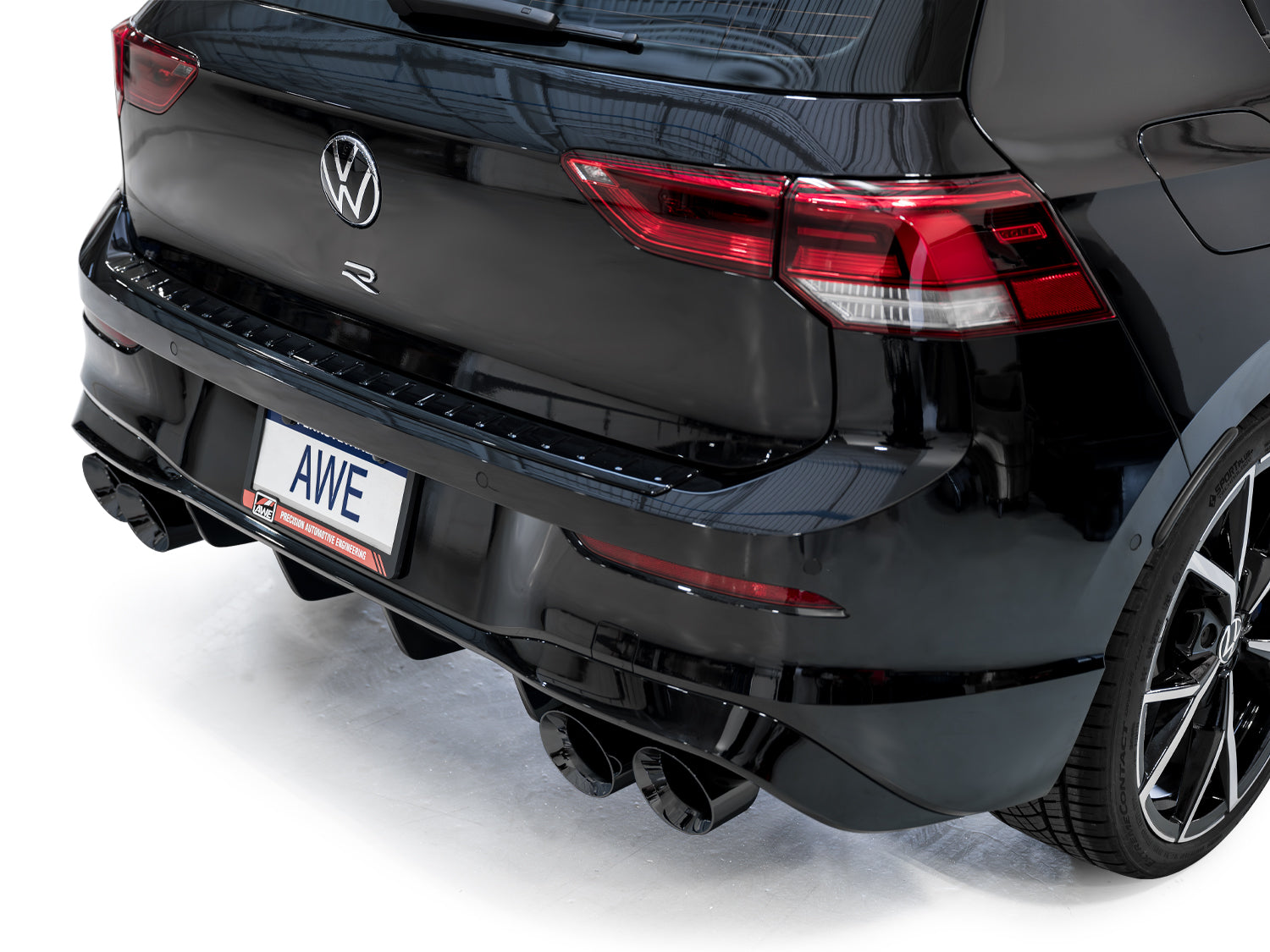 AWE Tuning Track Edition Quad Exhaust with Diamond Black Tips - 2022-2024 Volkswagen MK8 Golf R - STREETUNED